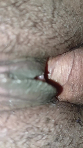 Velkolepý okamžik z "Pussy Kopání vysoce vztyčeným penisem."