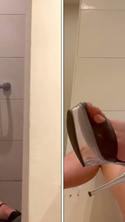 Çıplak korkak içinde yüksek topuklu sürmek ona dildos | Klip 1