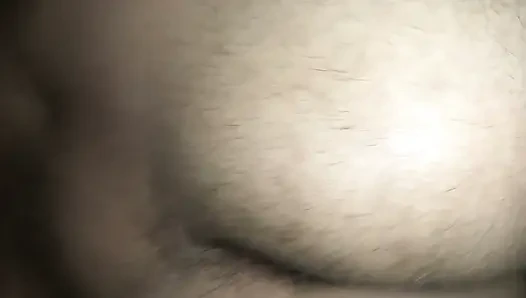 Hintli kadın ışıkları söndürerek seks yapıyor