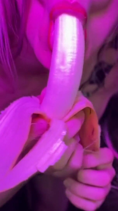 Doble enema, estrella de leche, bananas y un dulce lío sobre nosotros | Clip 1