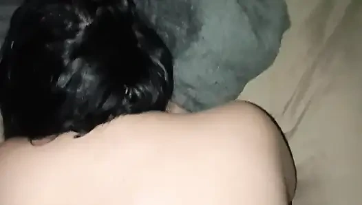 Geceleri üniversiteli kızın götünü kırıyorum