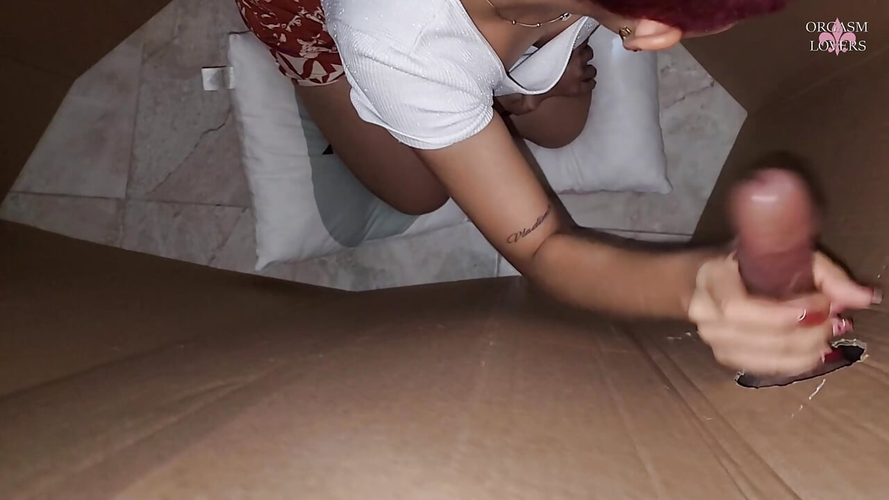 Glory hole: Carahoney bu penisle eğleniyor