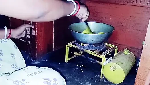 Hintli deshi güzel kolaj kızı neredeyse domaltarak sikişiyor