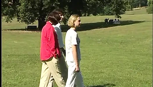 Erkek arkadaşım ve en iyi arkadaşımla açık havada