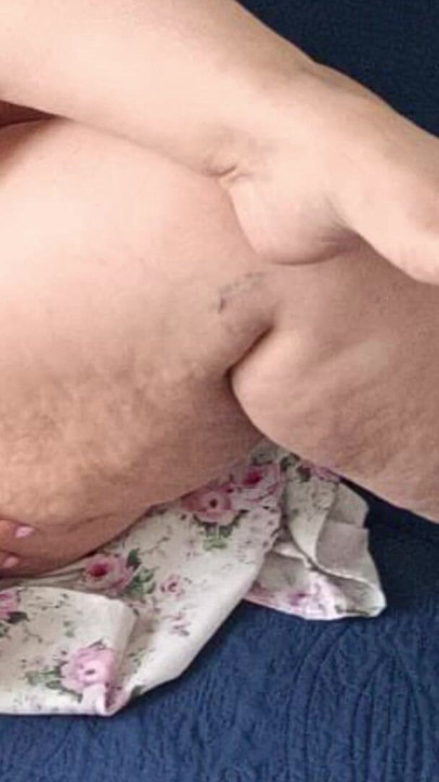 Rigtig stor røv Milf klæder sig af for BBC Lover. Interracial fræk leg. | Klip 1