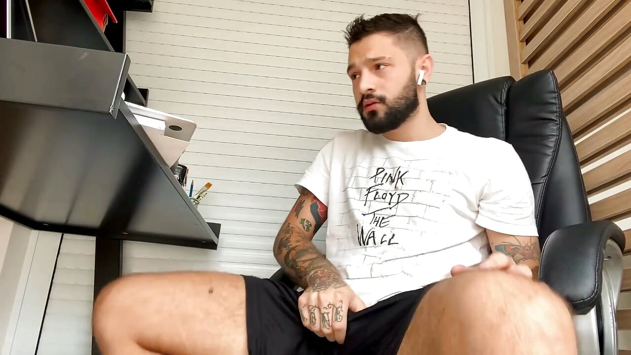 Igor Lucios esittelee itseään ja masturboi