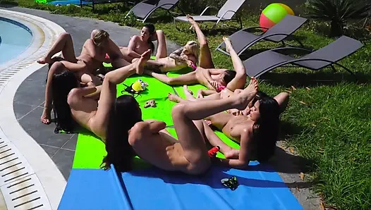 Echte wilde lesbische teen-pool-party