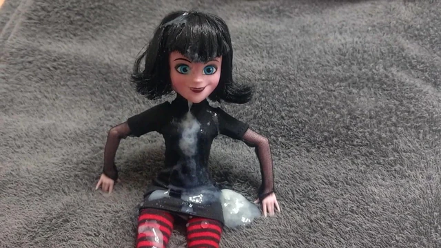 Mavis Dracula cum tribute hotel Transylvania