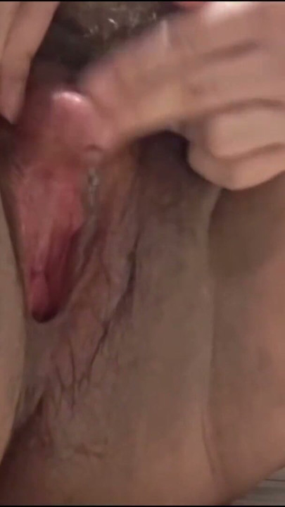 Stor, hoven, pumpet klitoris strøket til hard orgasme | Klipp 1