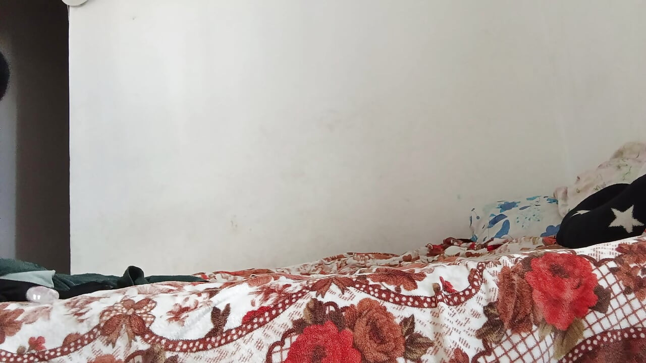 Desi MILF bind for øynene suger og får rumpe banket