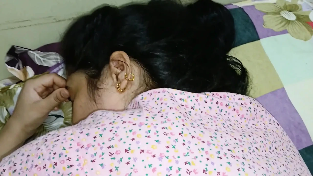 18 year old girlfriend my bedroom fucked in Indian Hindi video