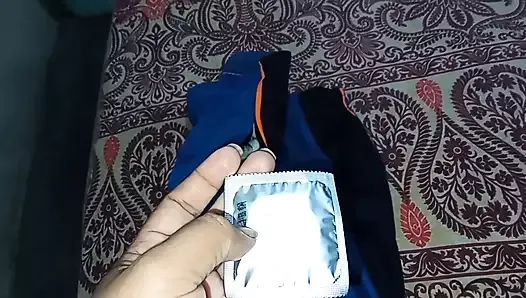 Stepmom ko mila Stepson ki pocket sa Condom !