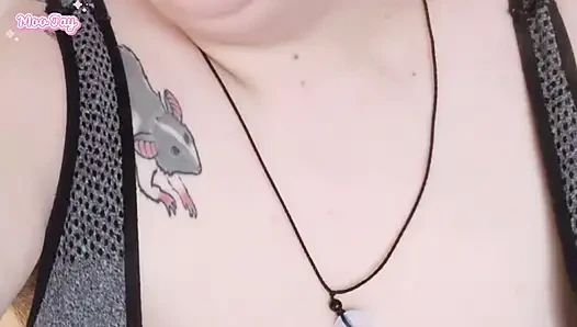 POV Rollenspiel: mitbewohner lässt dich an stinkenden achselhöhlen schnüffeln, dann masturbiert und squirtet für dich
