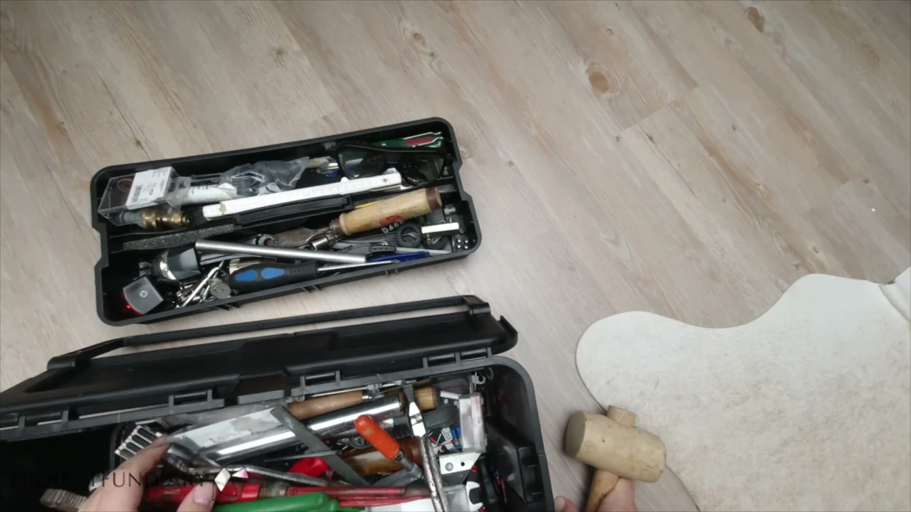 Naughty wife presents herself to get fuck