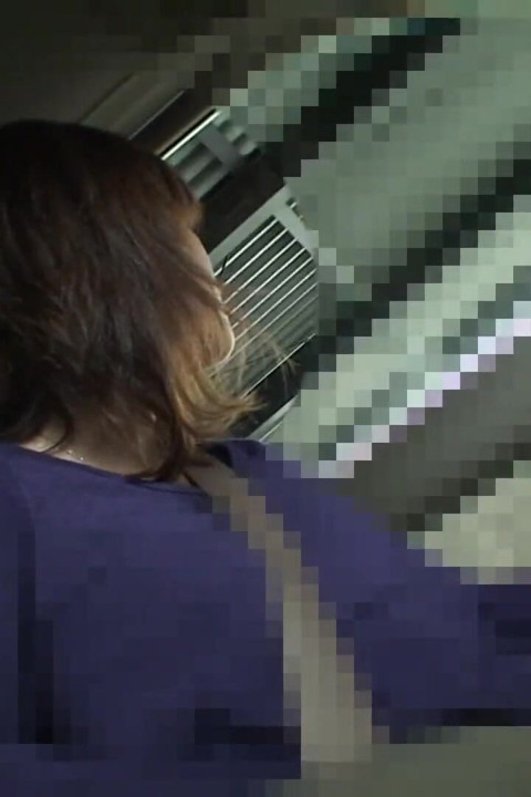 Odjeven u fakultetsku uniformu kako bi mu kurac bio tvrd