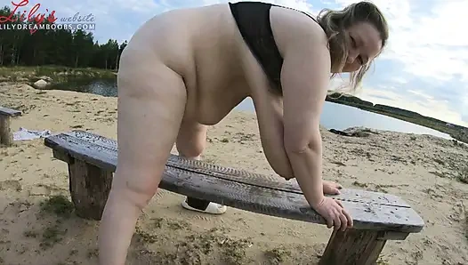 macromastia digrepe-grepe di depan umum