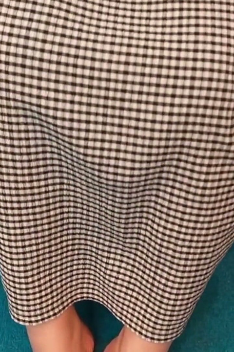 巨乳敏感美人全身被挑逗，激烈性愛中曲線晃動，最後被內射