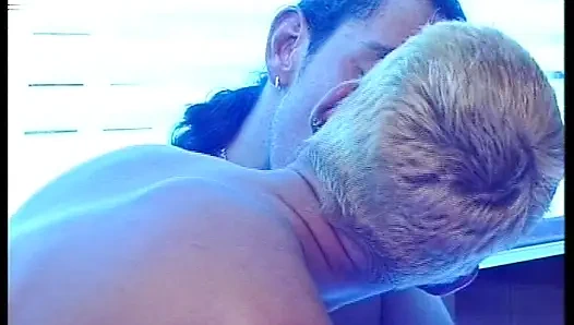 За немецкими дверями усердно трахают