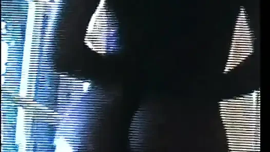 Zenci hatun ve adam halıda sert sikişiyor