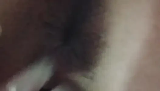 Ich stecke meine finger in meine muschi und meinen arsch!