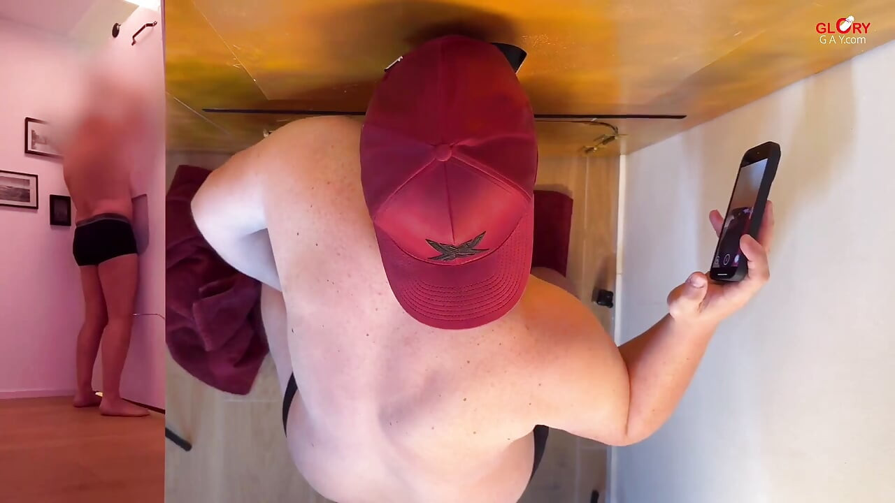 4 עוגיות ושמנת - הזין הענק שלו הרס אותי לחלוטין