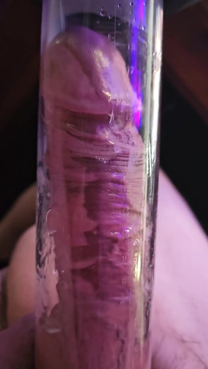 Mr मोटा लंड 01: 8 इंच के मोटे बिना कटे लंड पर दुहना मशीन । क्लिप 2