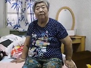 Asiatische Oma