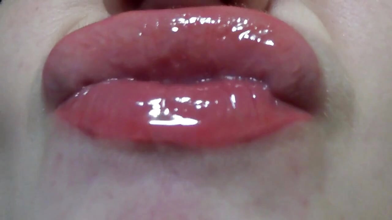 Lips fetish! Kissing! Lips gloss!