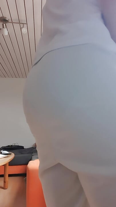 Ich zeige meinen geilen Arsch für dich