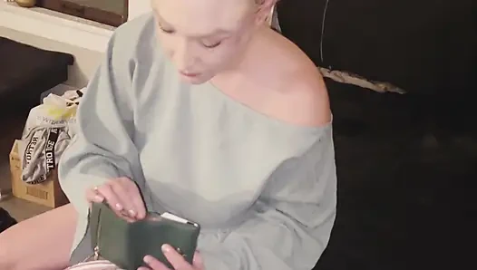 Милфа мисс Ada опоздала на аренду в этом месяце