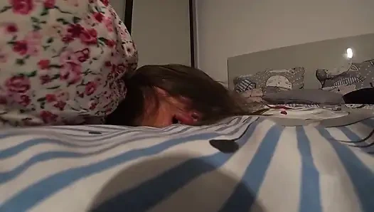 Untreue ehefrau fickt ihre freunde in den arsch. Echtes betrügen