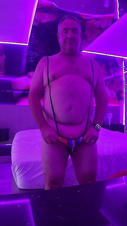 Putting on the cock pocket sling