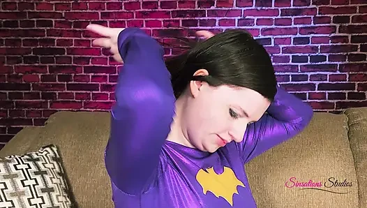 Halsfick-batgirl mit Ambisious