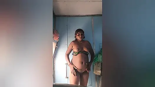 Loan emi ke Badle Bhabhi ji Ne Apne boobs pila diye or Lund ka pani bhi pinliya