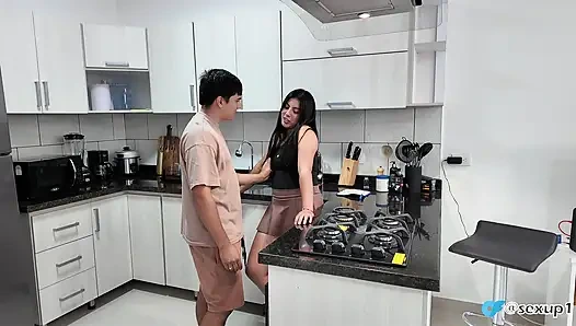 Vollbusige reinigerin erwischt und gefickt