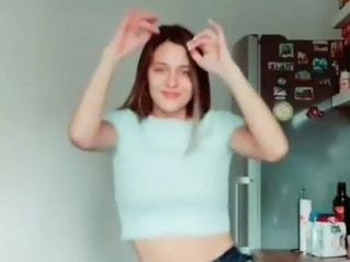 Serbisches Mädchen Martina heißer Tanz