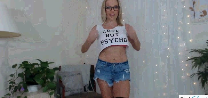 whaaaaaaaaaaaaat show her pink top