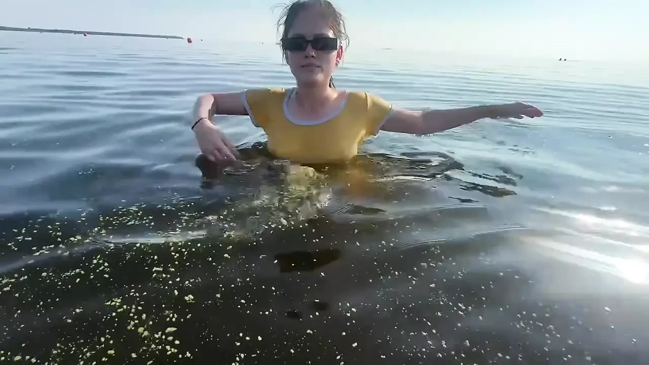 Wow! Met my younger stepsister at the beach, teased in the cabin and ended up having rough sex at home