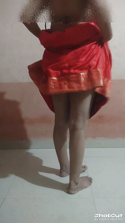 The sister-in-law of the Desi Chudakkad village, picked up the ghaghra and got ready to chudwa ne