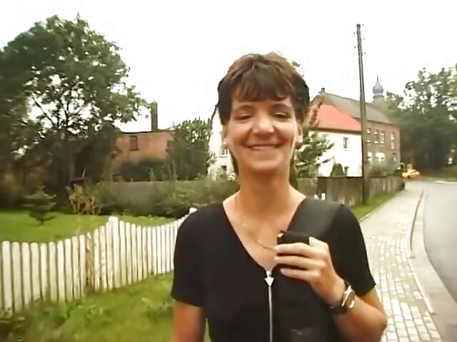 Brunetka dojrzała wytrysk na cycki po ssaniu penisa starca