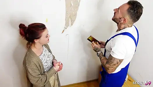 Крошечная немецкая рыжая жена Лиззи Роуз соблазняет работника на жесткий неверный трах