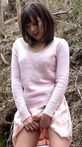 Kulcsfontosságú pillanat a "Kis japán tini 18 elcsábítja, hogy először szopjon öreg férfiak POV-ban"