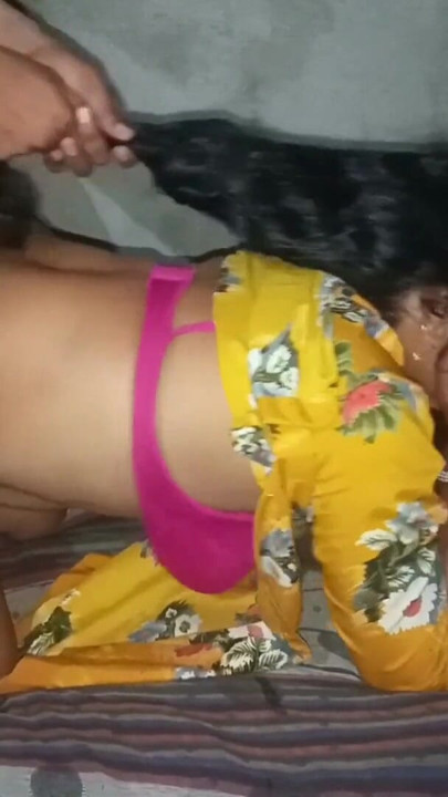 Indische stiefschwester wurde beim videoanruf mit ihrem freund erwischt | Clip 1