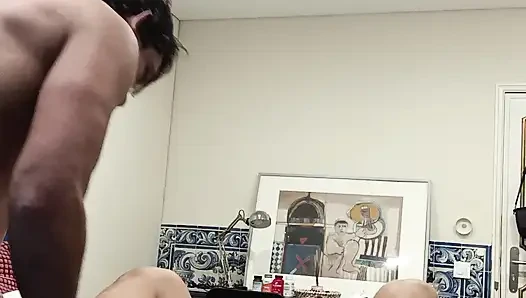 Tetangga saya mengundang saya untuk berhubungan seks yang menyenangkan pada hari Minggu