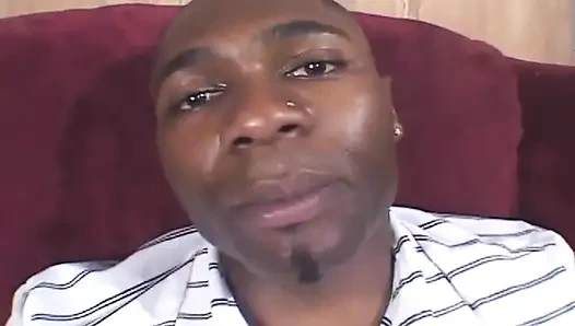 İri göğüslü zenci sürtük büyük zenci yarağıyla ateşli sikişten sonra ayakkabıdan sperm içiyor