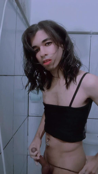 Péro této děvky je velmi sexy carla mladá děvka nahá