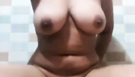 Шоу задницы и подмышки дези с большими сиськами