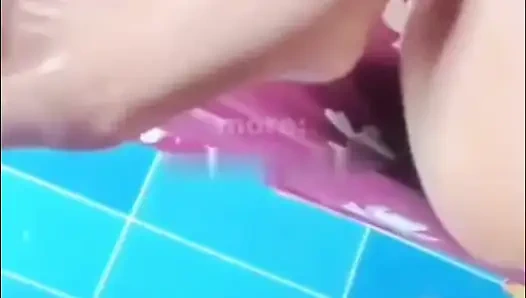 Saudari tiri merayuku dengan memek mulus nya