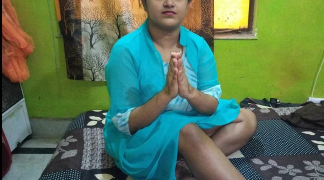 Bf k sath video call sex karte huye stap dad ne pakad liya punishment me meri gand maar di