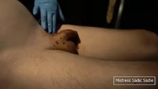 Yiyecekle oynamak